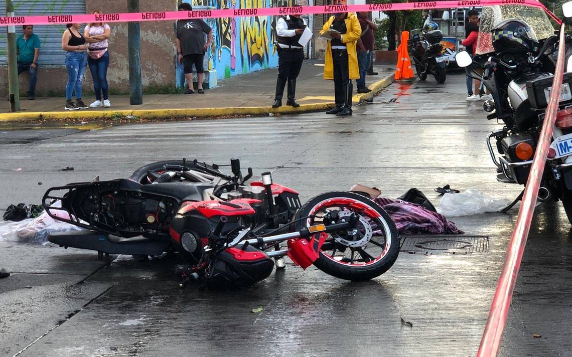 Detienen a motociclista que atropelló a bebé y a su papá en Coyoacán.