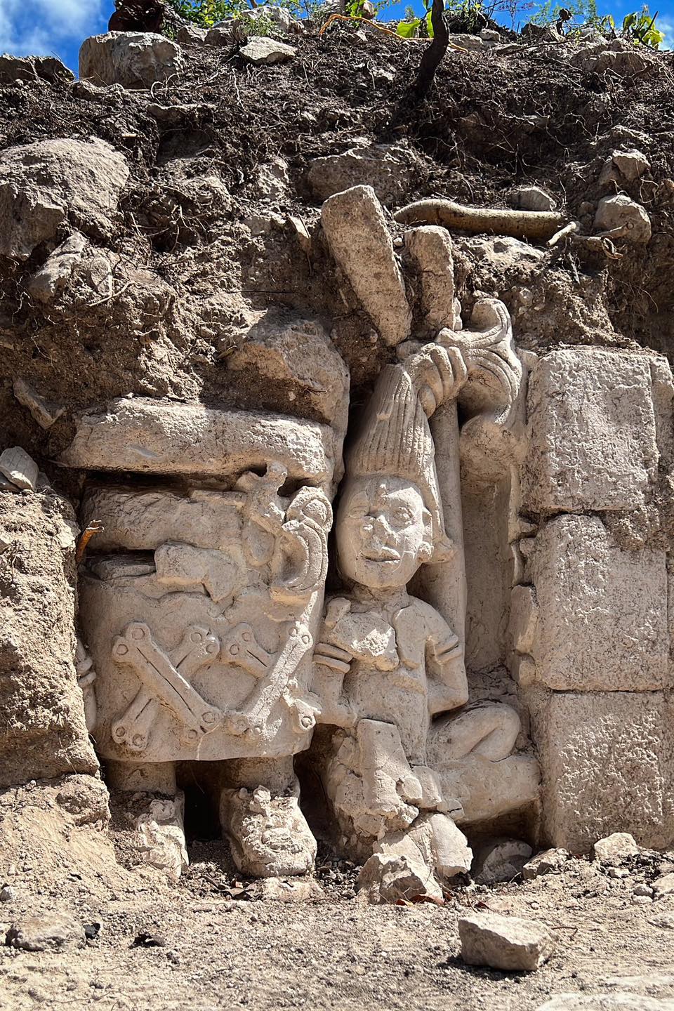 El INAH reporta el hallazgo de una escultura maya en obras del Tren Maya
