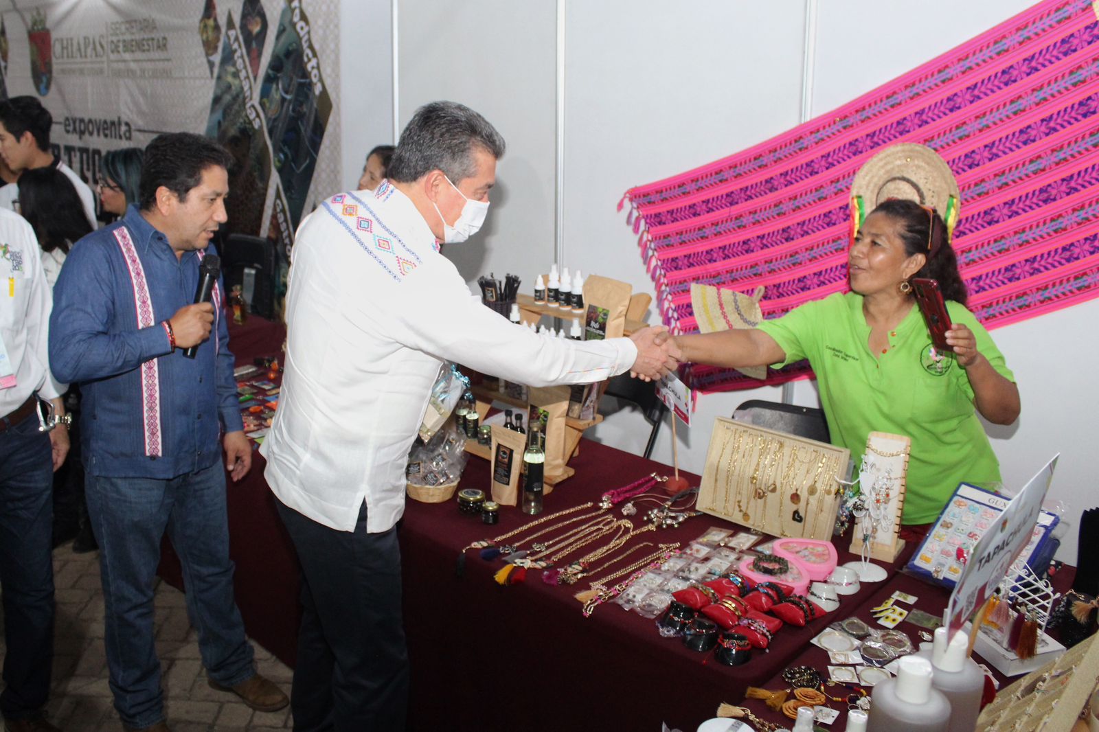 Artesanos presentes en expo feria en Tapachula