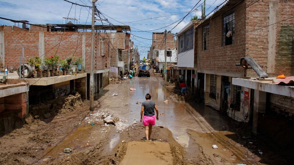 Caos y destrucción en Perú por el paso del ciclón Yaku