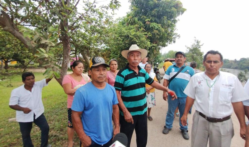Amenazan con bloquear habitantes de la ranchería González