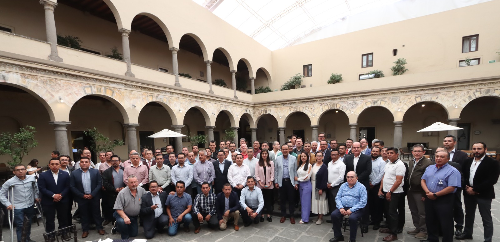 Celebran a trabajadores administrativos del Congreso de Puebla
