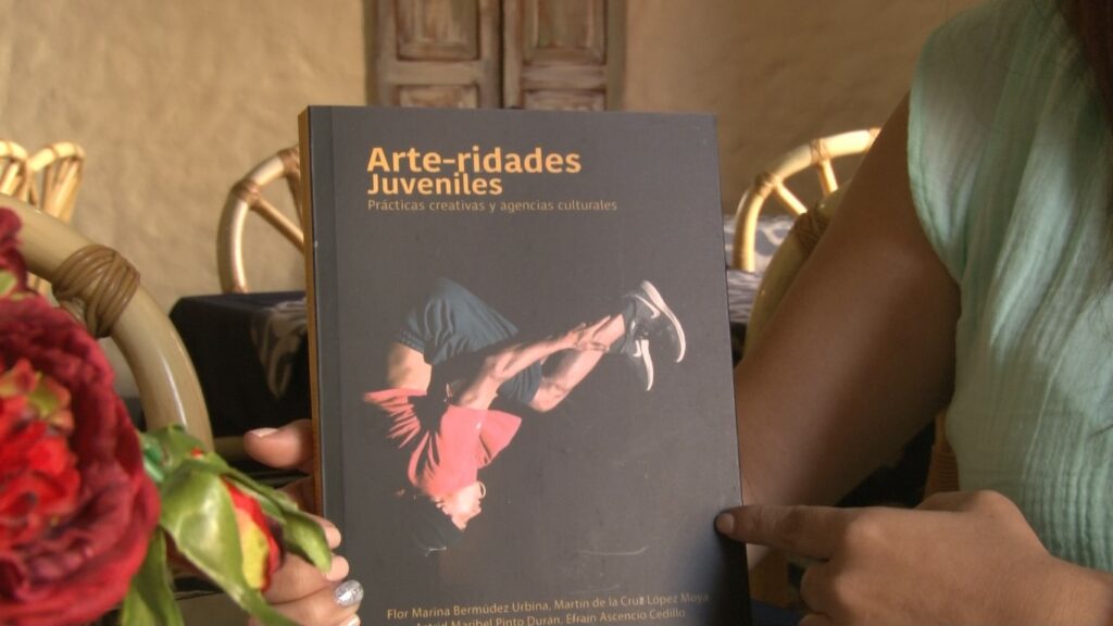 Investigadores crean libro sobre experiencia artísticas de jóvenes de Chiapas.