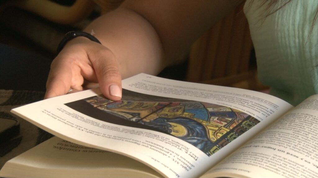 Investigadores crean libro sobre experiencia artísticas de jóvenes de Chiapas.