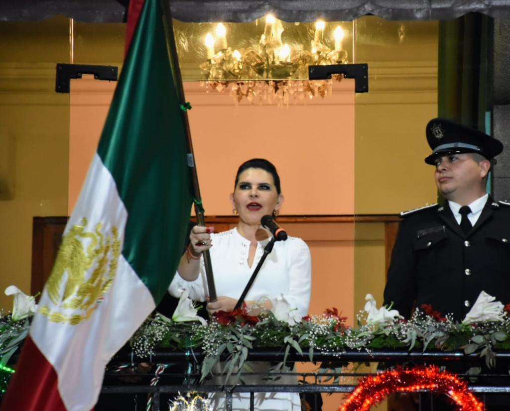 Norma Layón celebra fistas patrias ante más de 18 mil texmeluquenses