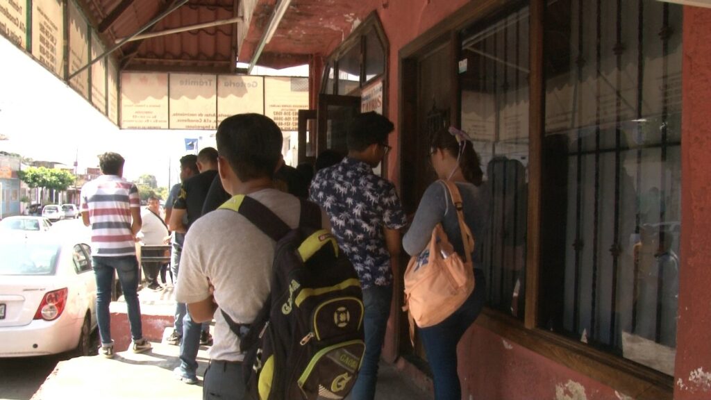 Por violencia, Chiapanecos solicitan pasaportes para huir del estado. 