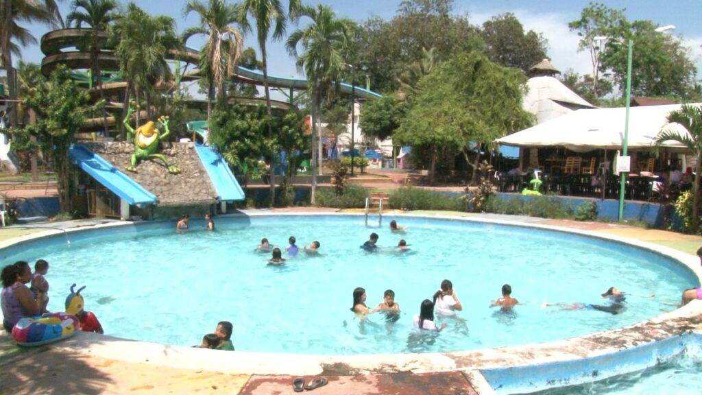 Parques acuáticos aprovechan a visitantes para reactivarse en Semana Santa.