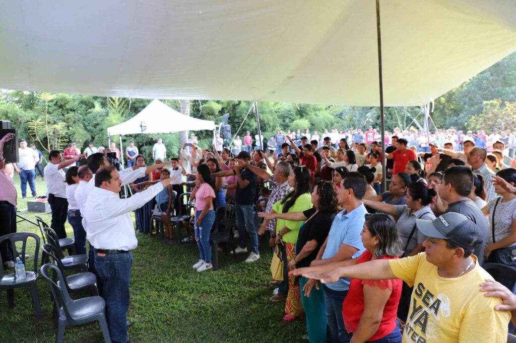Lalo Rivera se reúne con militancia en Puebla